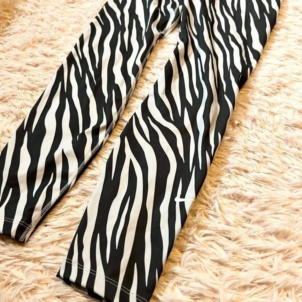 Nike‎ Icon Clash 7/8s Zebra Print Athletic Leggings Womens M Fitness Athleisure